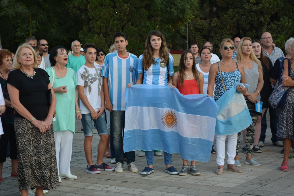 Banderas y camisetas argentinas