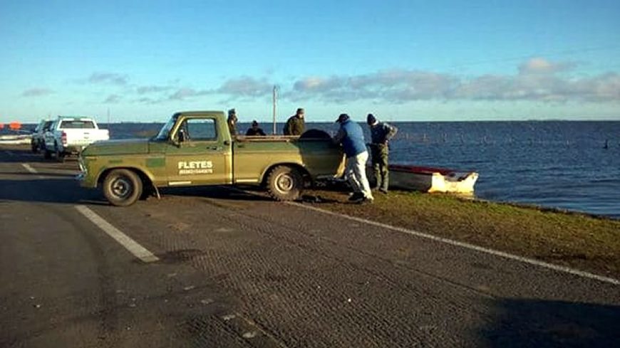 Auto cayó a laguna