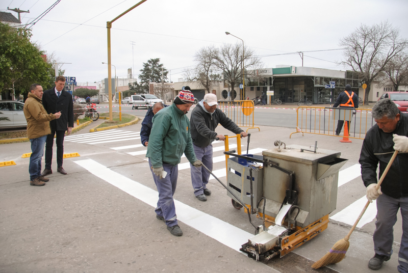 Las tareas se realizan por administración municipal, con recursos técnicos y humanos dependientes del municipio