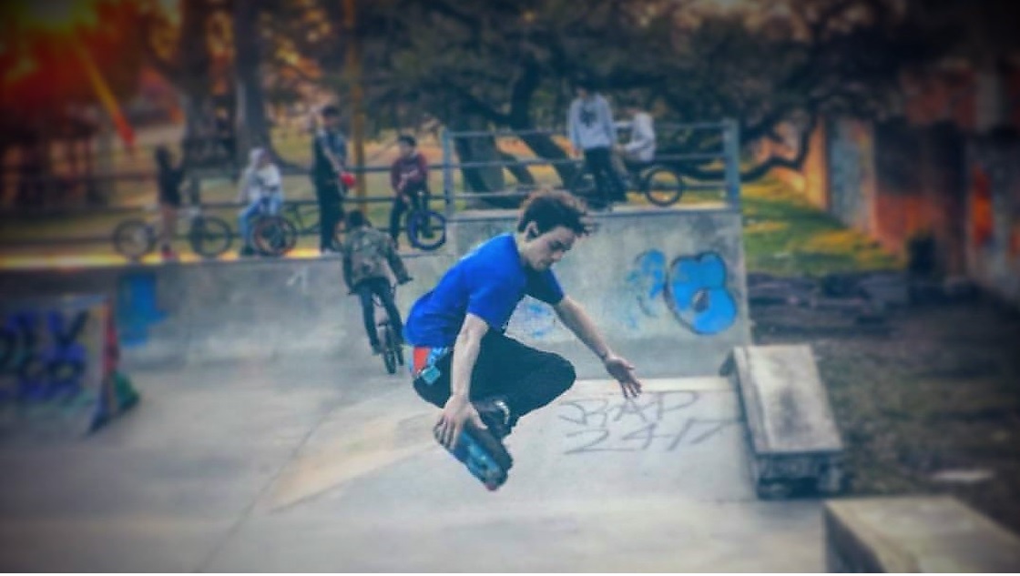 Justo pasa mucho tiempo practicando en el skate park ubicado en Avenida Cervantes