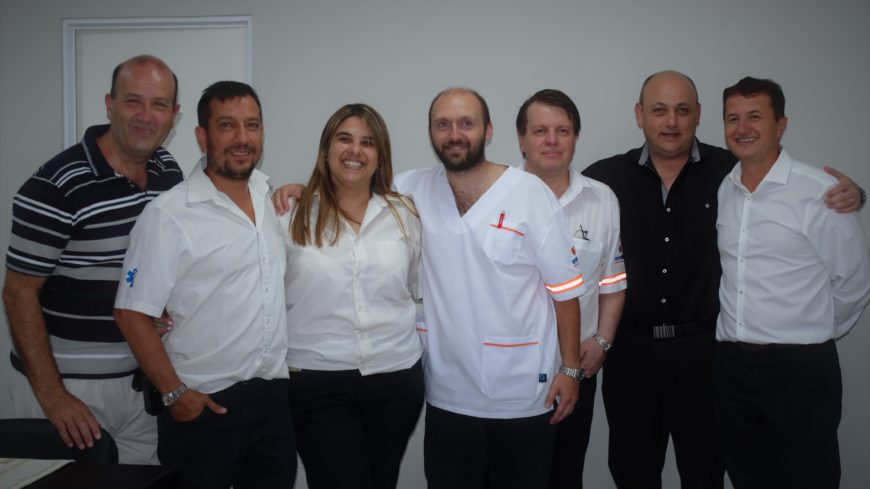 Parte del equipo médico junto al Doctor Luciano Stoppani, Presidente del Centro Médico San Francisco.