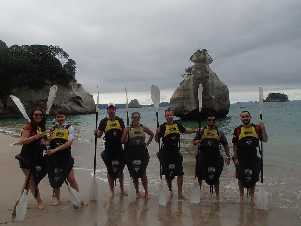 Con amigos, en una travesía en Kayak, en Cordomandel.