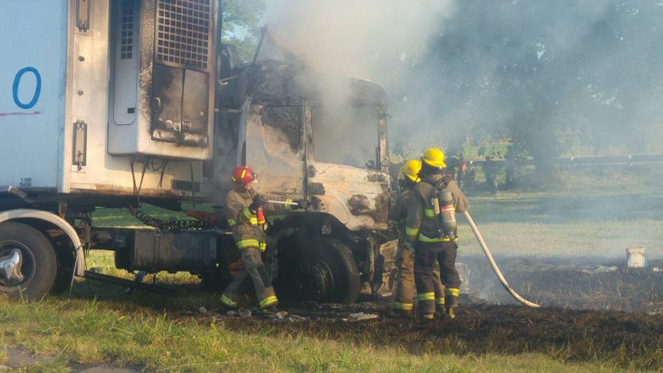 15 Bomberos trabajaron en el lugar del hecho