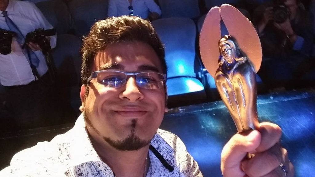 Adrián y su premio en los Estrellas Concert