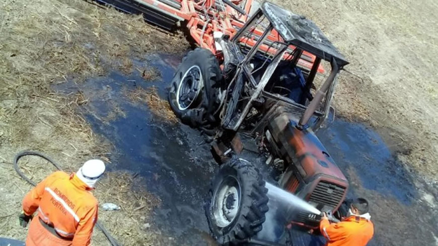 Tractor tomó fuego en campo