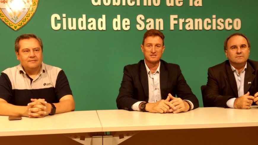 Walter Quiroga de Lear junto a autoridades municipales