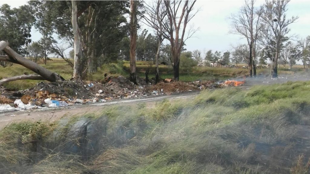 El viento norte complica las tareas a los bomberos