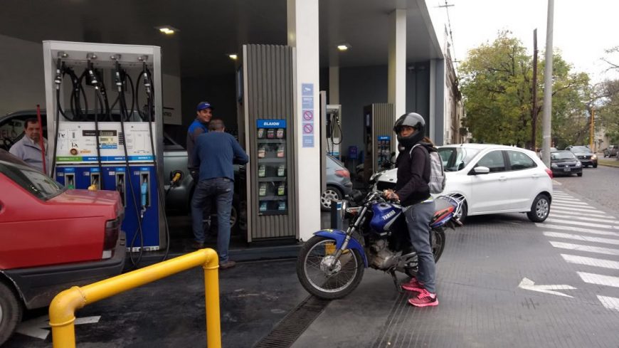 Las estaciones de servicio contarán con seguridad privada desde este lunes