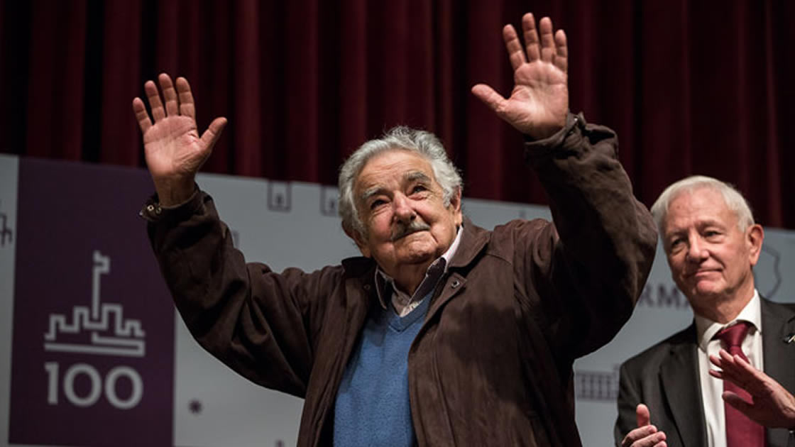 Mujica fue ovacionado por el público