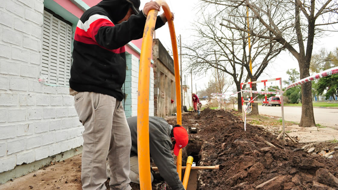 La obra de extensión de red de gas natural avanza en barrio San Francisco