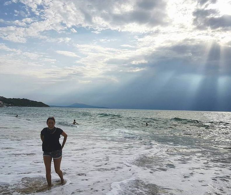 Junto al mar de Biarritz, en la costa vasca del suroeste de Francia.