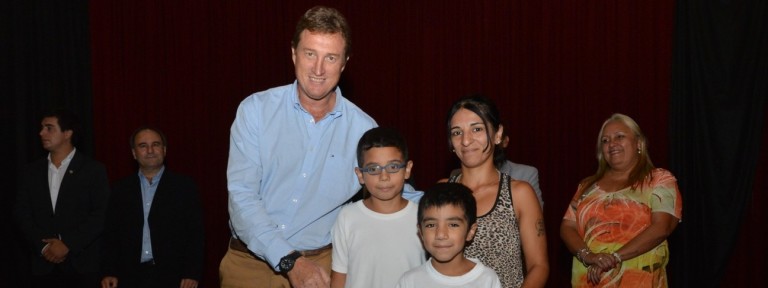 El municipio entregó módulos estudiantiles a familias de escasos recursos