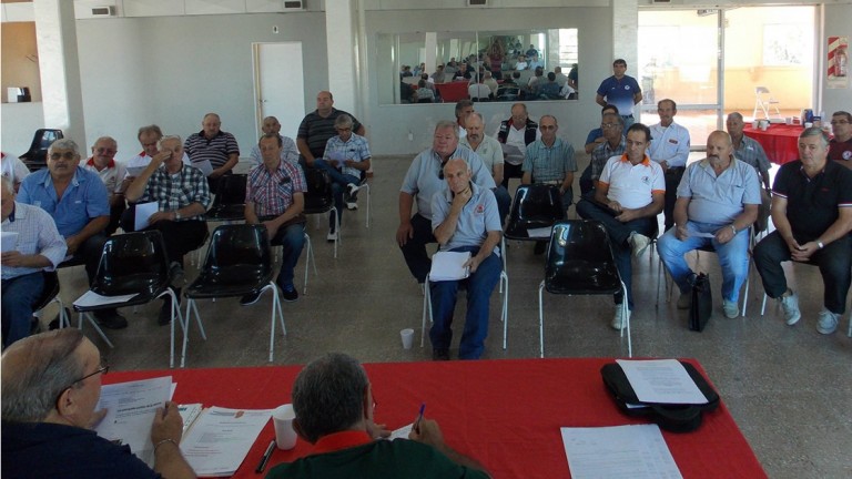 Bomberos de la ciudad recibieron a retirados
