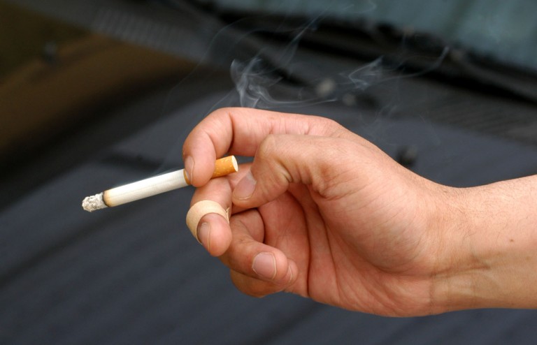 Multas de hasta $ 508.992 por fumar en playas de Mar del Plata: desde cuándo rige la prohibición