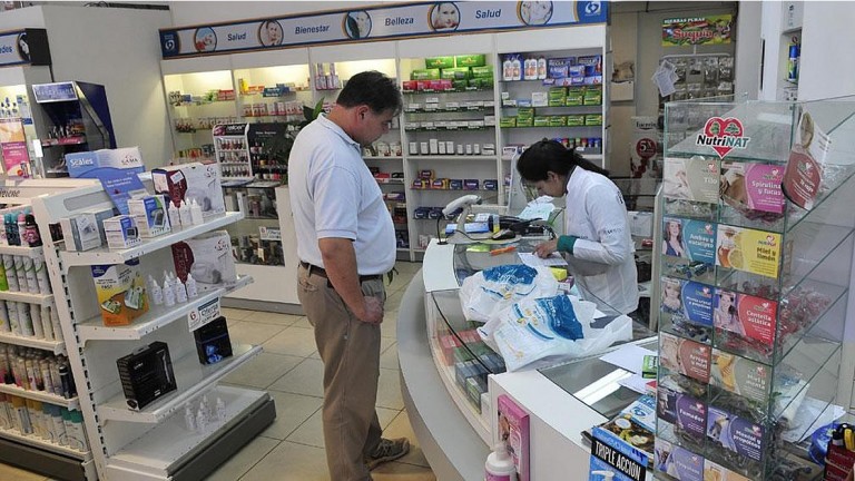 Anunciarán fuertes descuentos en los medicamentos para beneficiarios de AUH
