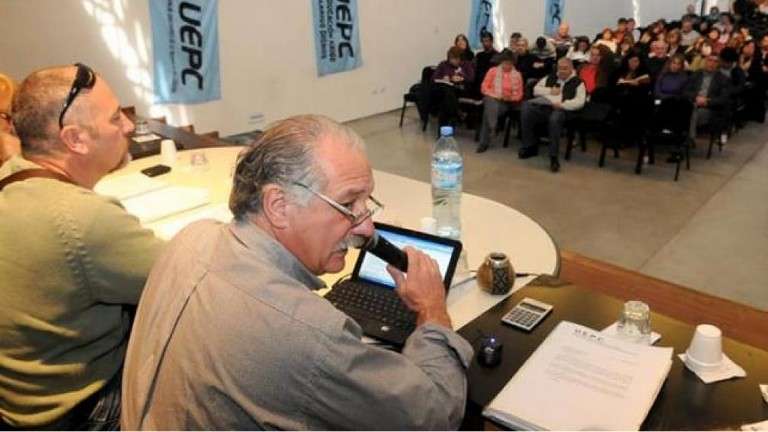 Asoma el acuerdo con la UEPC, pero las clases no arrancarían por paro nacional