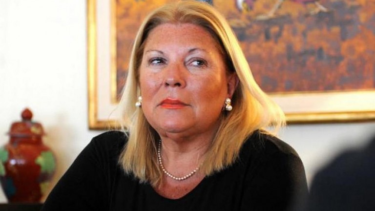Luego de las críticas de Elisa Carrió, Marcos Peña explicó en Facebook cómo comunica el Gobierno
