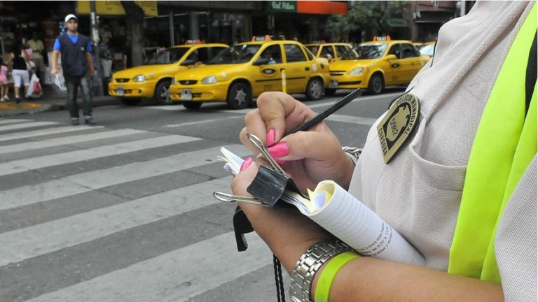 Con multas novedosas y más caras, hoy debutan los dos códigos de Convivencia