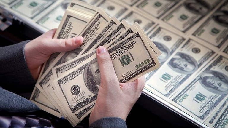 El dólar avanzó 2,9% al récord de $ 30,72