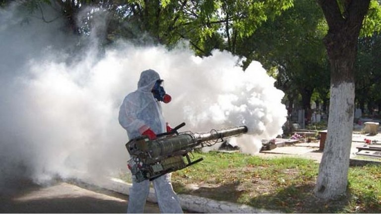 Continúan las fumigaciones en distintos sectores de la ciudad