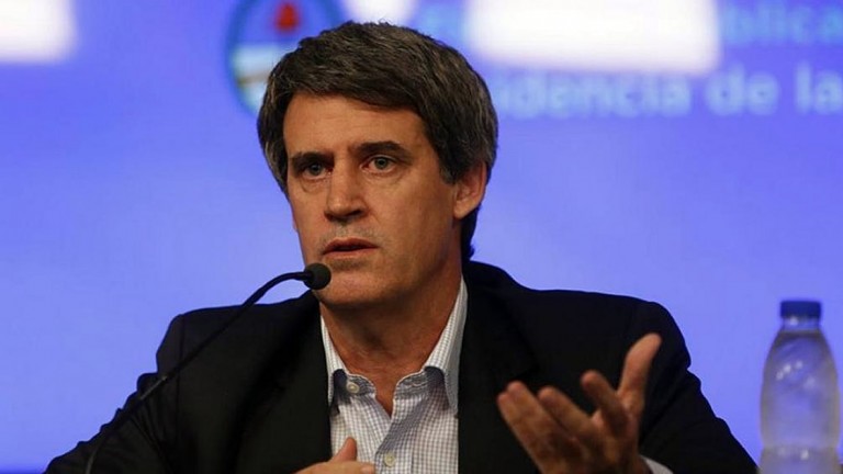 El Gobierno echó a Prat-Gay y dividió en dos el Ministerio de Economía