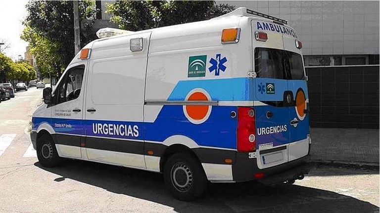 La Francia: Motociclista grave al chocar contra un camión