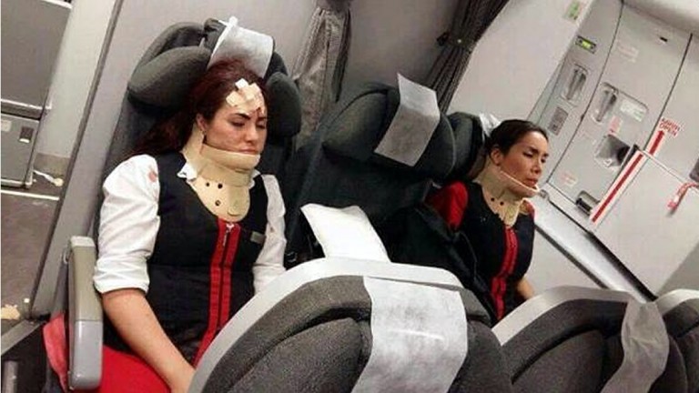Pánico sobre la Cordillera de los Andes: 12 heridos en un avión