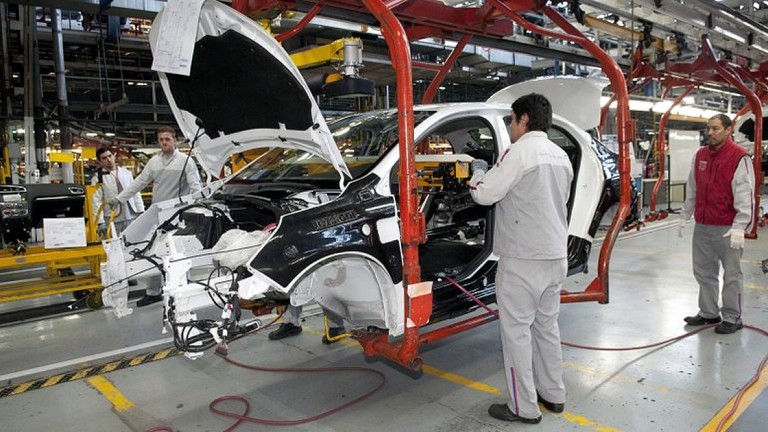 Sube la venta de autos a pesar de la baja en la producción