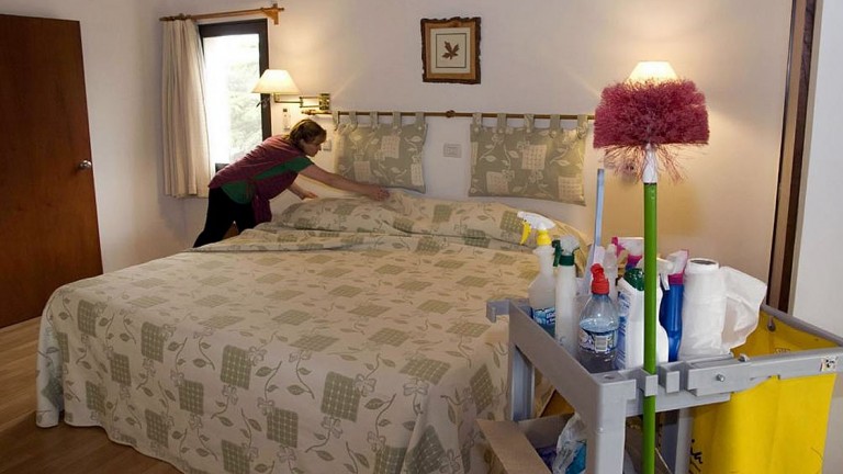 Proponen utilizar hoteles para albergar al personal de salud y reducir la transmisión en sus familias
