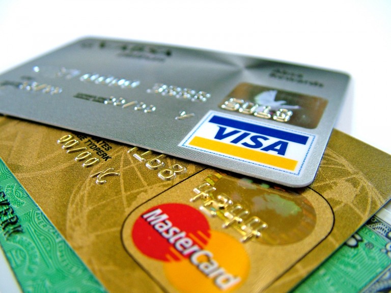 Creen que se usará más el débito con la reducción de aranceles a tarjetas