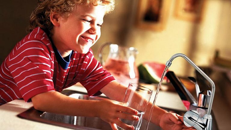 ¡Atención! Los niños argentinos consumen poca agua