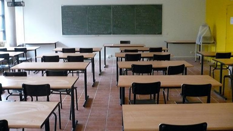 Aislaron a dos cursos de escuela secundaria