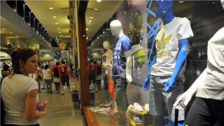 En mayo, la actividad económica volvió a caer 2% respecto de abril