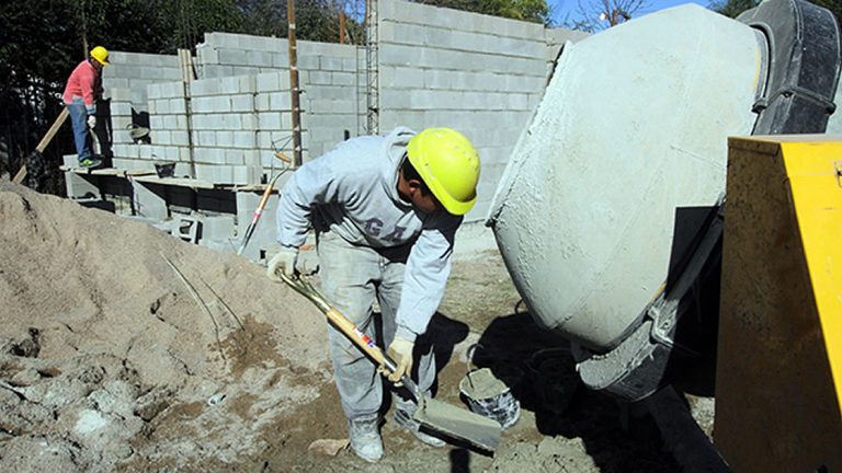 La informalidad alcanza a la mitad de los cordobeses y limita sus condiciones laborales
