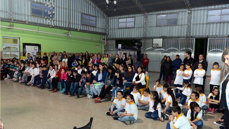 Alumnos de 5º y 6º grado expusieron Microrrelatos del Bicentenario: Cuéntanos una historia