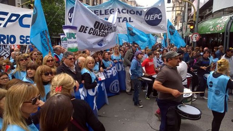 Ajuste en Córdoba: paro y movilización de gremios de estatales por sueldos y descuentos