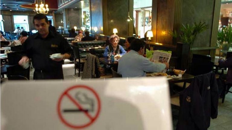 En los bares ayudarán a que la gente deje de fumar