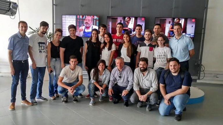 Alumnos de periodismo del CUSF visitaron el canal de TV de la Universidad