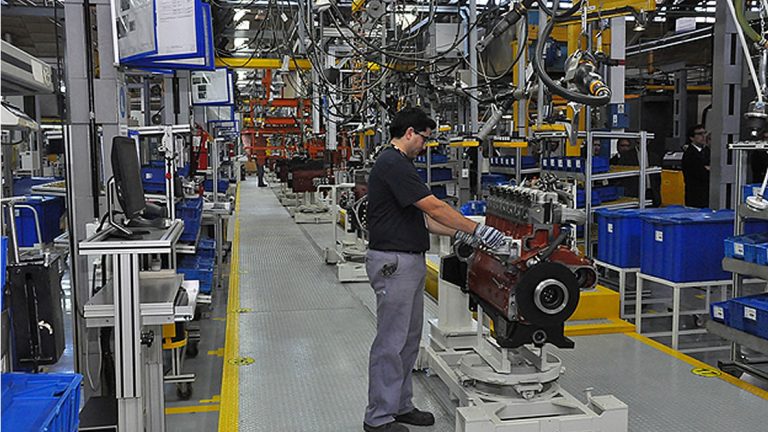 Recesión: la actividad económica cayó un 5,8% interanual, según el Indec