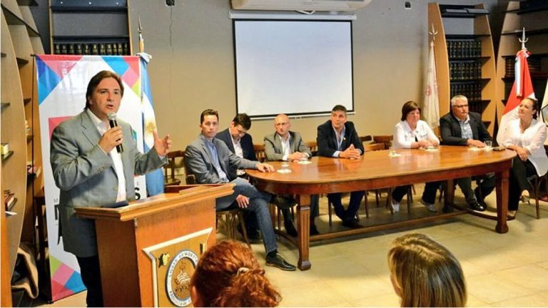 Llaryora entregó fondos y planes en Porteña, Morteros, La Paquita y Chipión