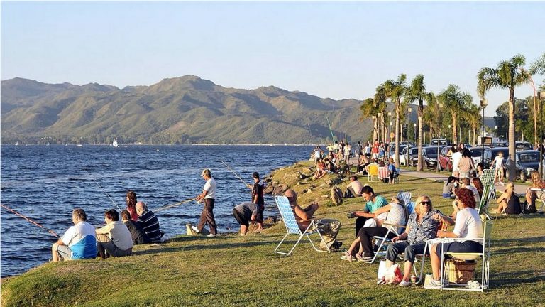 Para Santos, hay «1 millón 600 mil turistas» en Semana Santa