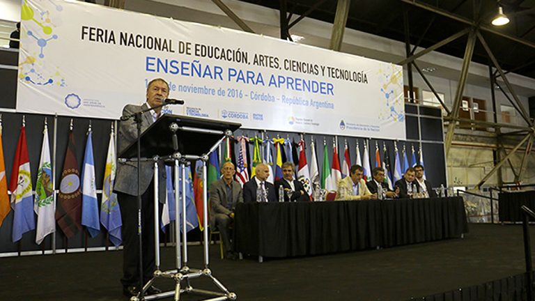 Schiaretti abrió la Feria Nacional de Educación, Artes, Ciencias y Tecnologías
