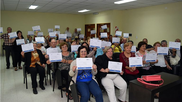 Entregaron certificados de cursos de capacitación de Upami en UTN