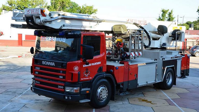 Bomberos presenta su nueva unidad en sociedad
