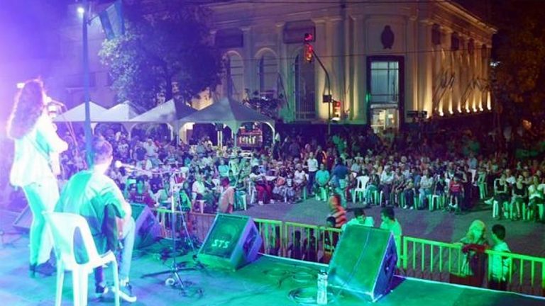Con gran éxito se desarrolló la 5º noche de La Peatonal de la 25