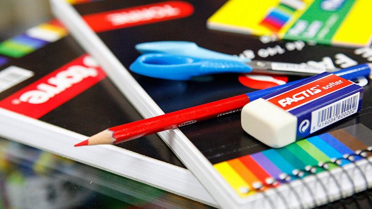 Este año hacen falta al menos $ 4 mil para armar la mochila escolar