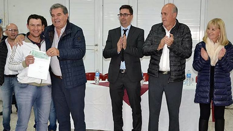 Laspiur: entregaron 567 mil pesos a ordeñadores