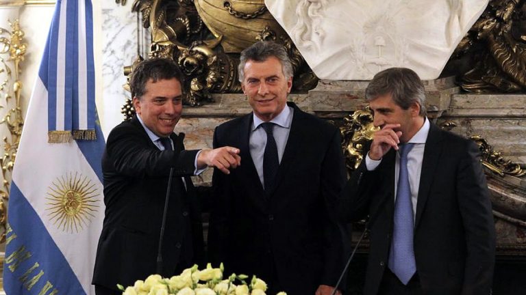 Sorpresa y críticas por la deuda a 100 años que tomó el Gobierno