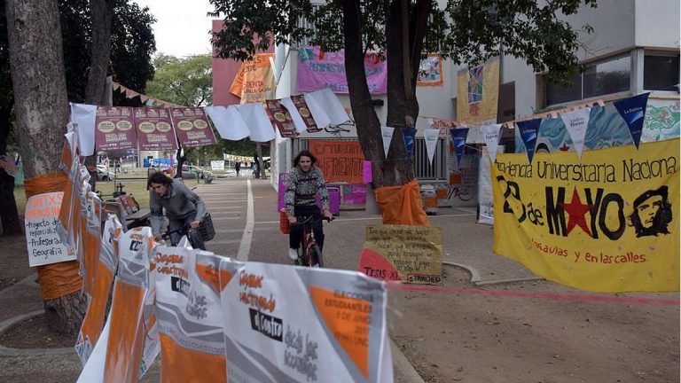 Estudiantes y decanos ponen a prueba la directa