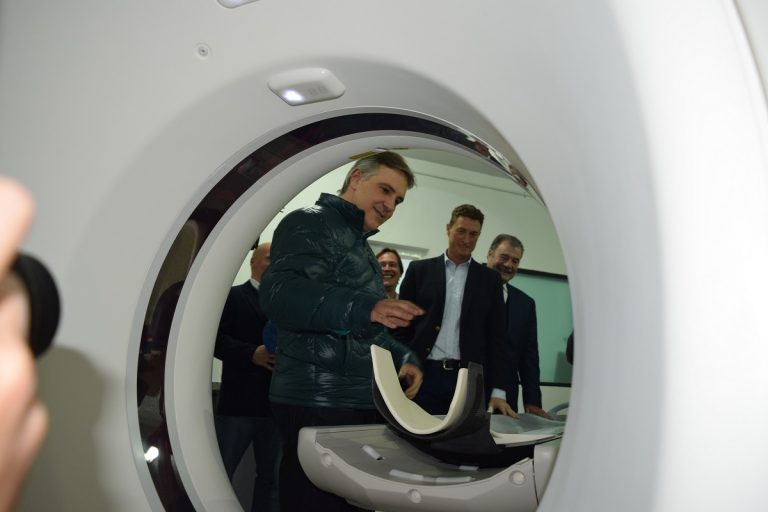 Se inauguró el nuevo tomógrafo en el Hospital Iturraspe